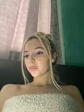 Glowing Manny Riah online show from 3, 6, 2026