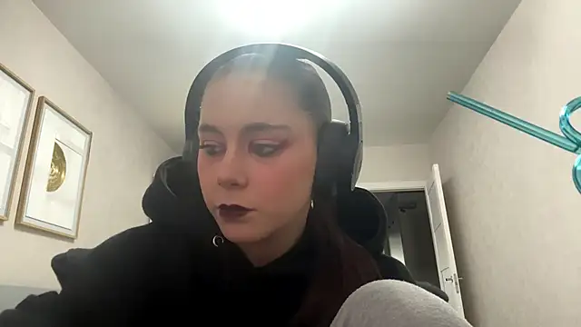 Snapshot of elfLiana chatting on 1, 6, 2026 elfLiana online show from 1, 6, 2026