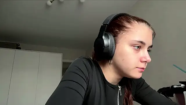 Snapshot of elfLiana chatting on 2, 6, 2026 elfLiana online show from 2, 6, 2026