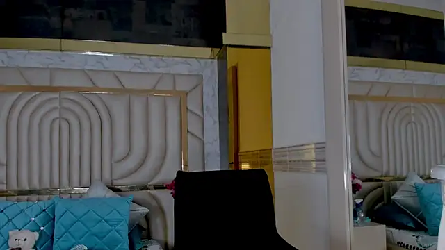 Shalom Banks online show from 5, 6, 2026