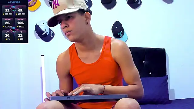 theo bigcock  online show from 30, 5, 2026