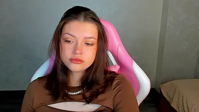 Maya-Mimi online show from 4, 6, 2026