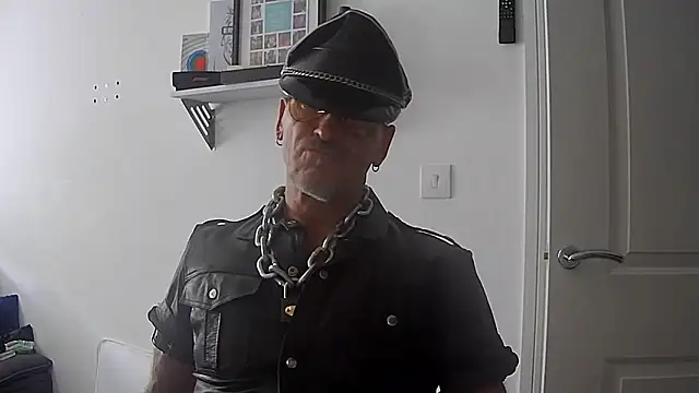 Snapshot of NottsLeather chatting on 21, 6, 2026 NottsLeather online show from 21, 6, 2026