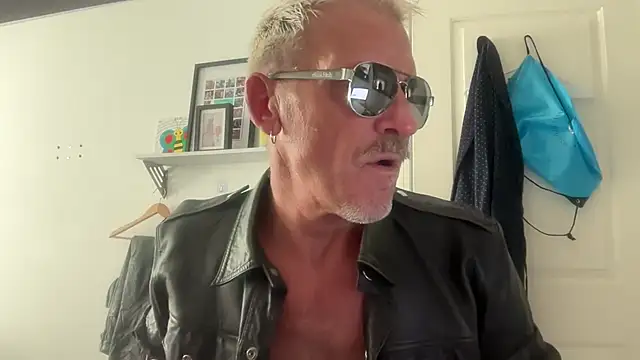 Snapshot of NottsLeather chatting on 11, 7, 2026 NottsLeather online show from 11, 7, 2026