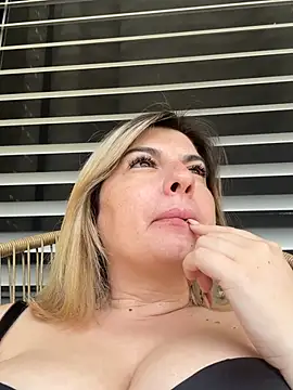 evaxxxcurvyxxx online show from 19, 6, 2026