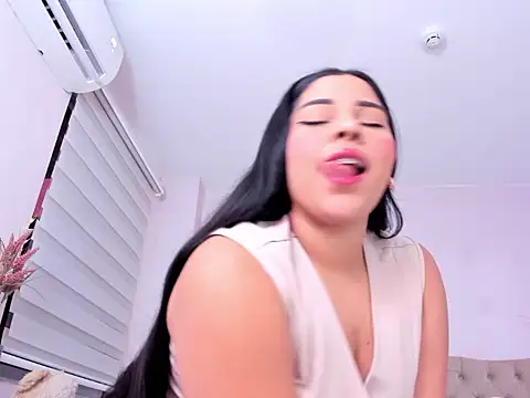 EmilySanchezz online show from 2, 7, 2026