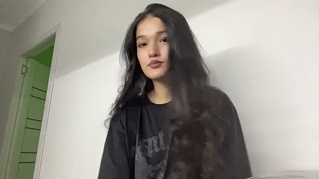 LisetteParajon online show from 4, 6, 2026