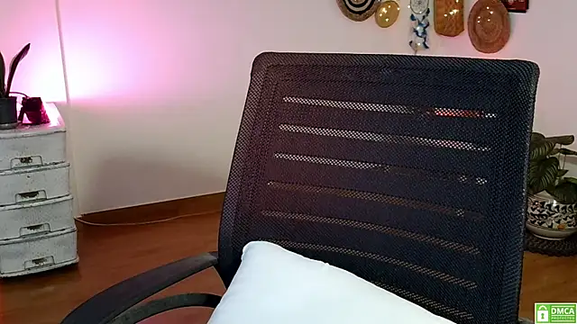 Snapshot of Yalinahotty chatting on 6, 6, 2026 Yalinahotty online show from 6, 6, 2026