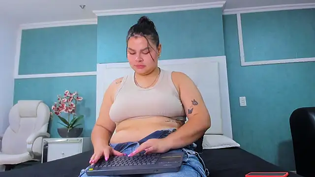 ScarletEsposito online show from 2, 6, 2026