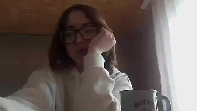 OliviaMoment online show from 4, 6, 2026