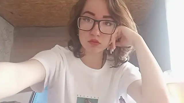 OliviaMoment online show from 21, 6, 2026
