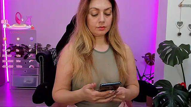 LindaWhite  online show from 18, 3, 2025