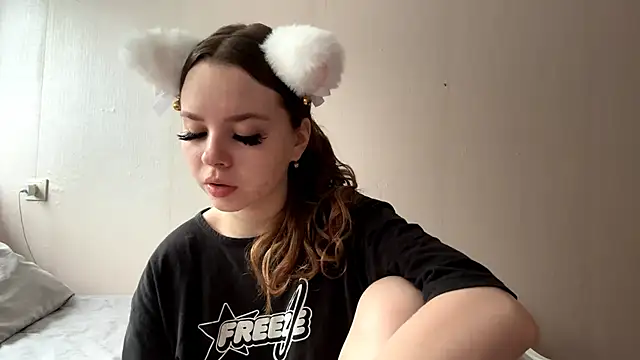 T1ffanyL online show from 8, 6, 2026