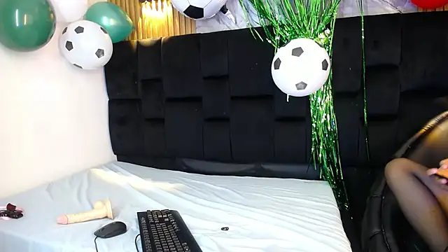 Holly Watson  online show from 20, 6, 2026