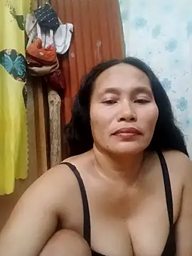 Snapshot of Queenslay chatting on 5, 7, 2026 Queenslay online show from 5, 7, 2026