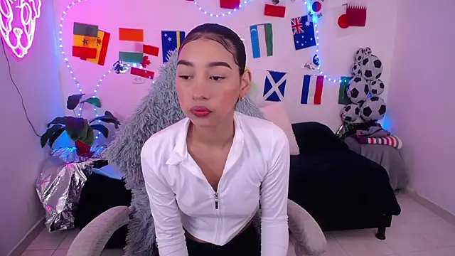 Snapshot of mia_cute_girl chatting on 3, 7, 2026 mia cute girl online show from 3, 7, 2026