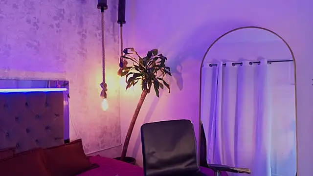 Snapshot of chloe_bronze chatting on 14, 7, 2026 chloe bronze online show from 14, 7, 2026