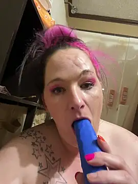 DanielleVineyard online show from 4, 6, 2026