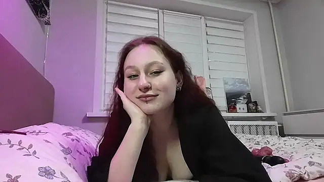 Snapshot of LoiseLovetto chatting on 2, 8, 2026 LoiseLovetto online show from 2, 8, 2026
