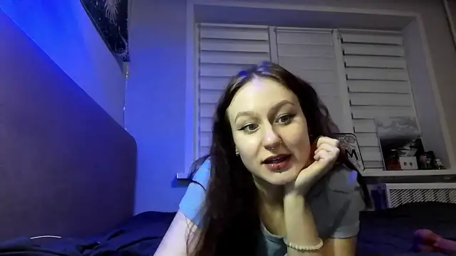 Snapshot of LoiseLovetto chatting on 3, 8, 2026 LoiseLovetto online show from 3, 8, 2026