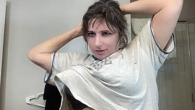 Snapshot of maddiliz chatting on 17, 11, 2025 maddiliz online show from 17, 11, 2025