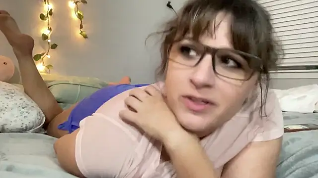 Snapshot of maddiliz chatting on 21, 11, 2025 maddiliz online show from 21, 11, 2025