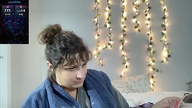 Snapshot of maddiliz chatting on 1, 12, 2025 maddiliz online show from 1, 12, 2025