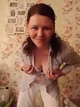 KellyCarter  online show from 17, 6, 2026