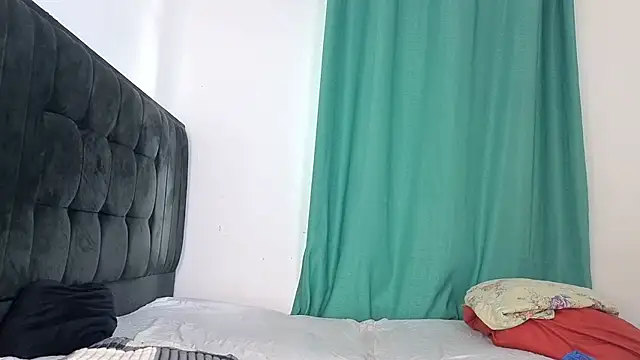 Snapshot of Fluffy_Pillows chatting on 23, 6, 2026 Fluffy Pillows online show from 23, 6, 2026