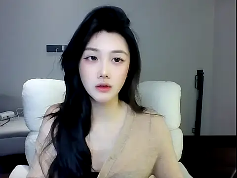 Snapshot of SylvieMaya chatting on 7, 6, 2026 SylvieMaya online show from 7, 6, 2026