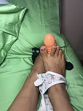 Snapshot of prettytoesfreak chatting on 7, 6, 2026 prettytoesfreak online show from 7, 6, 2026
