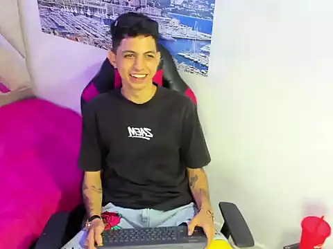 Snapshot of cameron_lux77 chatting on 2, 7, 2026 cameron lux77 online show from 2, 7, 2026