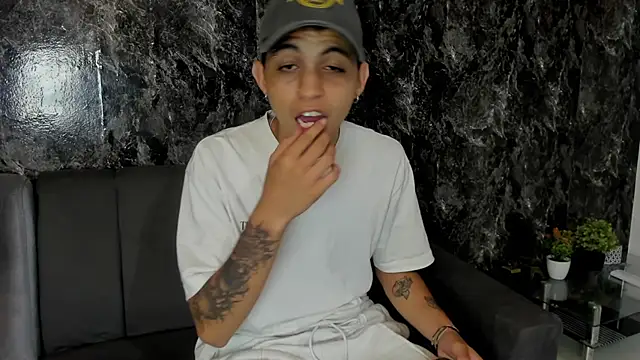 Snapshot of cameron_lux77 chatting on 19, 7, 2026 cameron lux77 online show from 19, 7, 2026