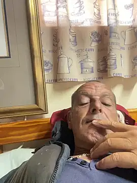 Snapshot of GeldenKuy chatting on 29, 7, 2026 GeldenKuy online show from 29, 7, 2026
