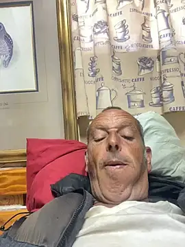 Snapshot of GeldenKuy chatting on 3, 8, 2026 GeldenKuy online show from 3, 8, 2026