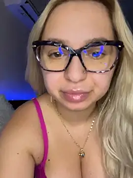Snapshot of xLexi chatting on 4, 7, 2026 xLexi online show from 4, 7, 2026