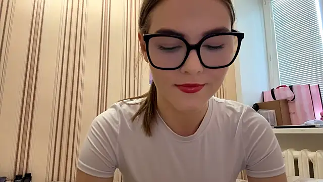 Snapshot of MiaWonderind chatting on 25, 6, 2026 MiaWonderind online show from 25, 6, 2026