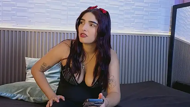 Snapshot of House_ofsofia chatting on 6, 8, 2026 House ofsofia online show from 6, 8, 2026