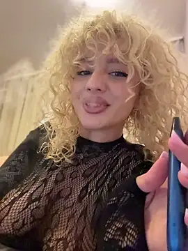Snapshot of Khalee_syyy chatting on 23, 6, 2026 Khalee syyy online show from 23, 6, 2026