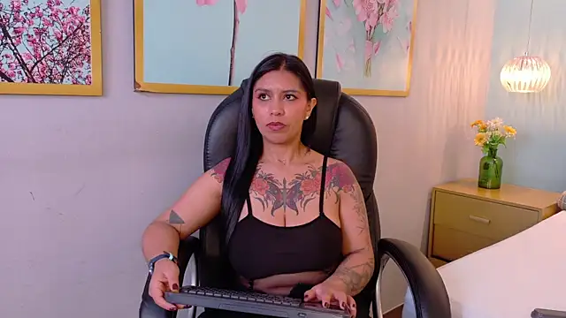 Sharlot18 online show from 15, 7, 2026