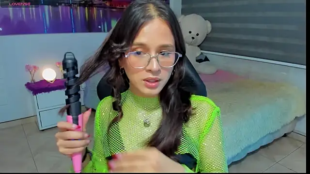Snapshot of kumikoxxx chatting on 17, 6, 2026 kumikoxxx online show from 17, 6, 2026