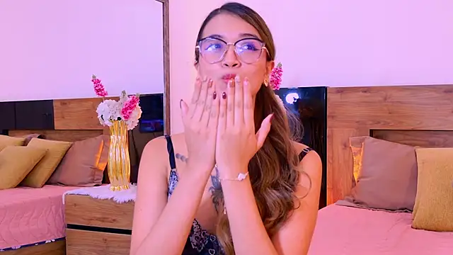 CassieMills online show from 28, 7, 2026