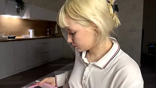Snapshot of Emillema chatting on 16, 6, 2026 Emillema online show from 16, 6, 2026