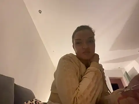 elina amara  online show from 22, 7, 2026