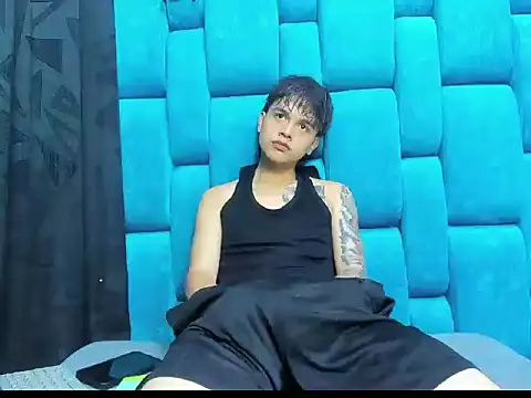 Snapshot of boytatto_22cm chatting on 17, 6, 2026 boytatto 22cm online show from 17, 6, 2026