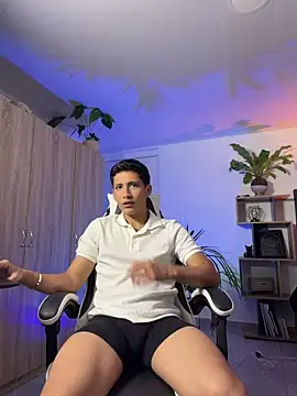 Snapshot of SantiLux_ chatting on 23, 6, 2026 SantiLux online show from 23, 6, 2026