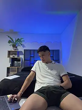 Snapshot of SantiLux_ chatting on 25, 6, 2026 SantiLux online show from 25, 6, 2026
