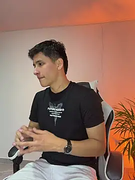 Snapshot of SantiLux_ chatting on 23, 7, 2026 SantiLux online show from 23, 7, 2026