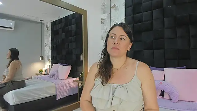 CharlotteG  online show from 5, 7, 2026