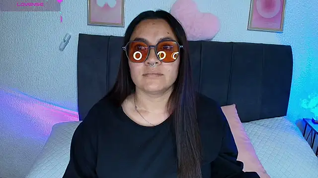 samm curvy online show from 2, 7, 2026